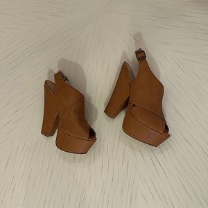 Steve Madden Galleria Heel in Cognac